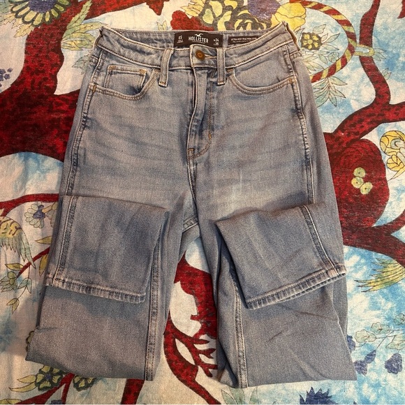 Hollister Ultra high rise mom jeans - Picture 5 of 8